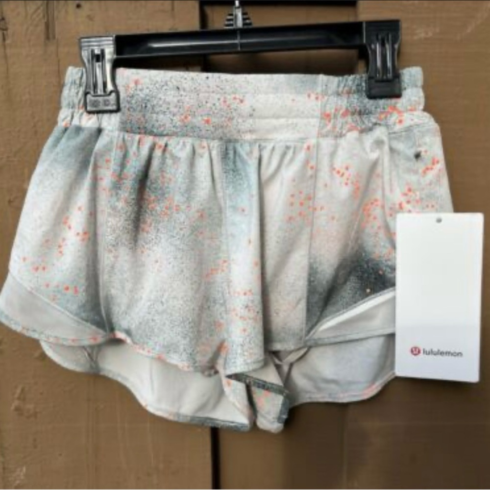 Lululemon Hotty Hot LR Short Size” 4" 2.5” *Reflective.